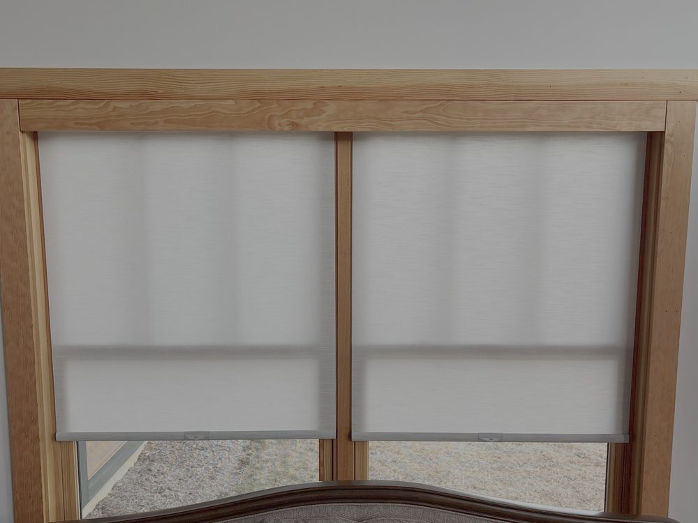 Roller shade with a fabric-wrapped cassette valance