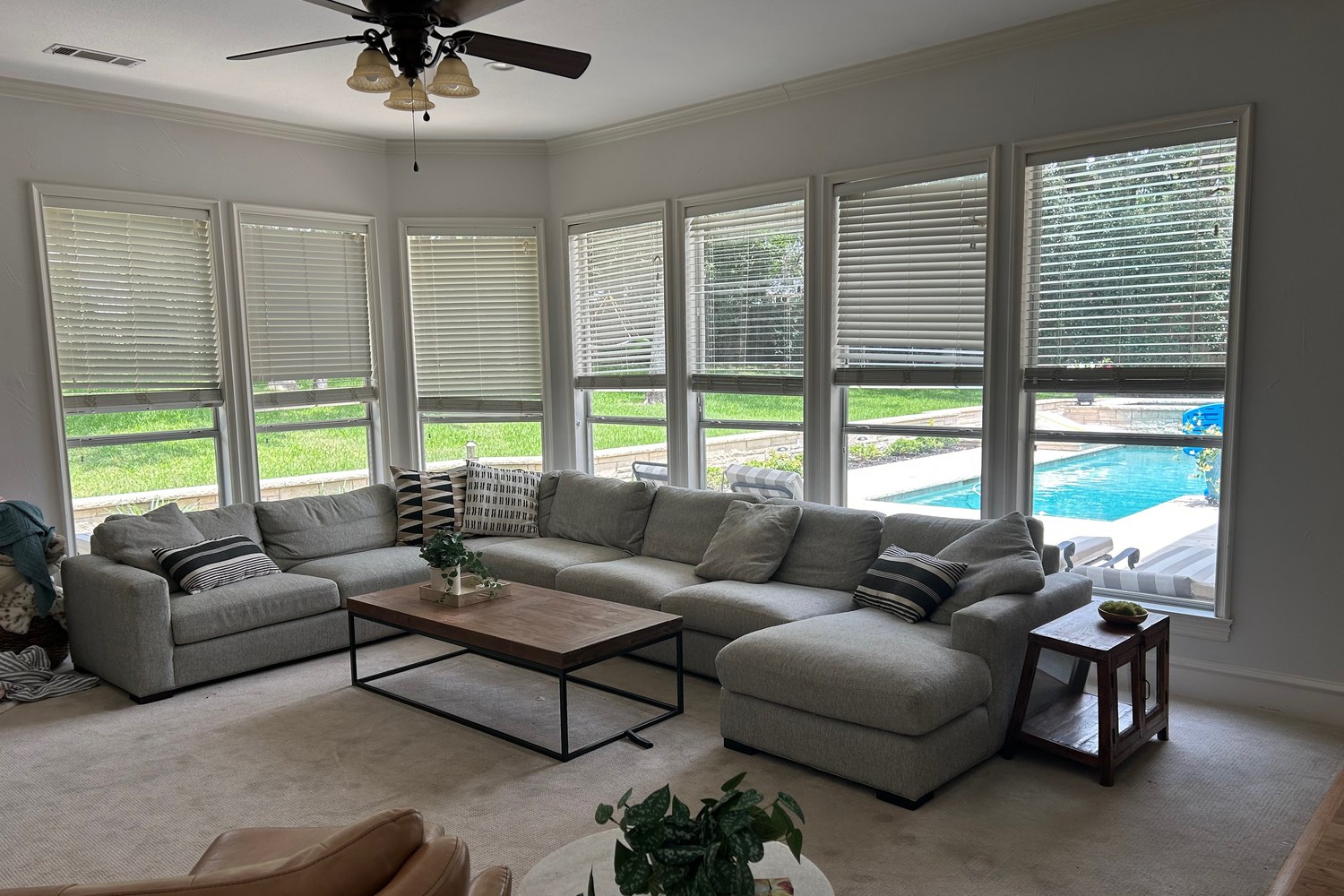 A Des Moines living room with the previous blinds